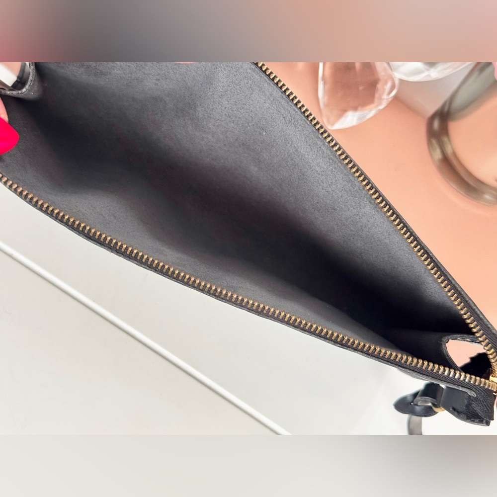 Louis Vuitton Black Epi Pochette - Picture 9 of 12